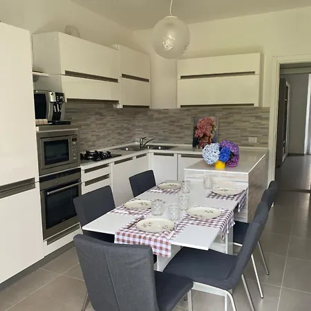 Luna * 韦尔巴尼亚