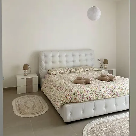 Luna Apartment